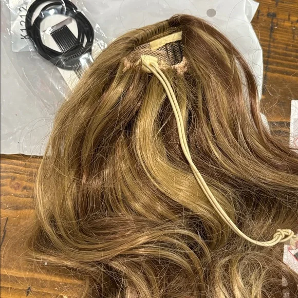 Elegant Brown and Blonde Hair Extension - Picture 3 of 4